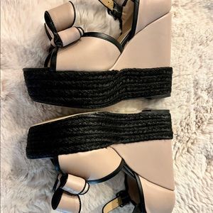 Valentino Garavani size 8 beige and black wedges
